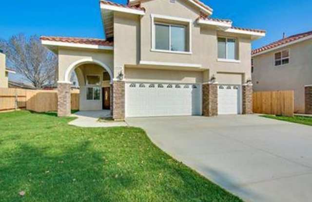 Newly Remodeled 4 Bedroom Custom Home for Rent in Fontana Gallery 1