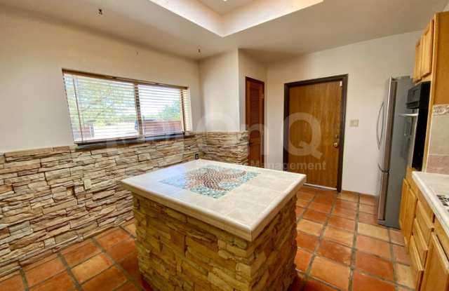 2800 East Andrada Road Gallery 4