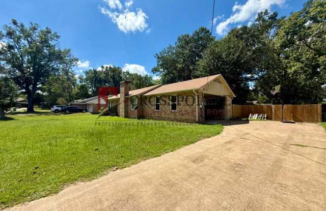 Beautiful 3 Bedroom 2 Bathroom Home! Gallery 3