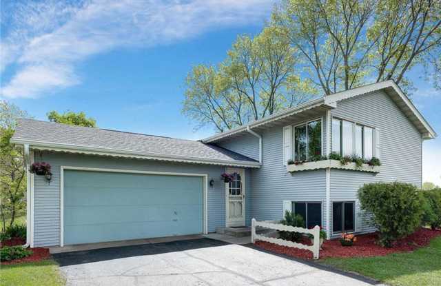 Spacious 4+ Bedroom with Vaulted Family Room, Fireplace, Panoramic Views, Bonus Room, Pets OK! photos photos