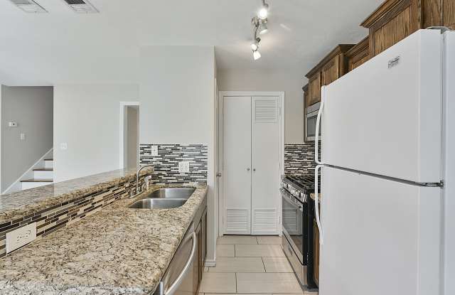 1216 Oney Hervey Drive - 1218 Gallery 2