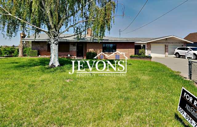 Inviting 2-bedroom with a fully fenced large yard close to US-12! - 761 Division Road, Yakima County, WA 98953 Inviting 2-bedroom with a fully fenced large yard close to US-12! - 761 Division Road, Yakima County, WA 98953