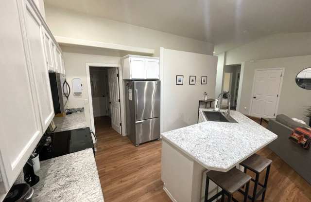 Remodeled 3-Bedroom Duplex Home in North Gig Harbor photos photos
