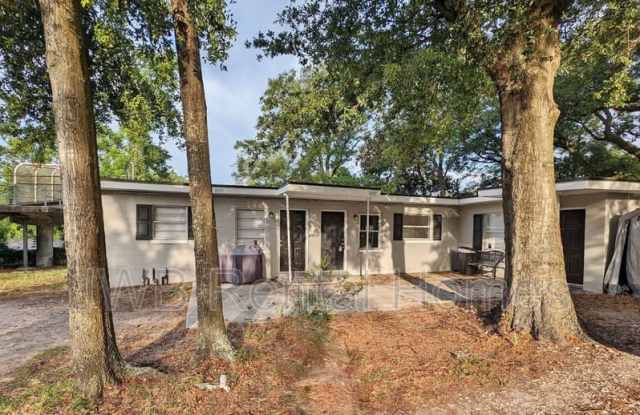 1057 Glencarin St photos photos