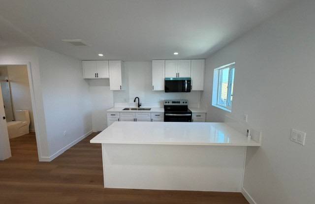 432 W. 50th St. - 430 1/2 Gallery 2