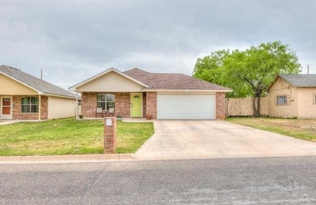 2305 Lindell Ave - 2305 Lindell Avenue, San Angelo, TX 76901