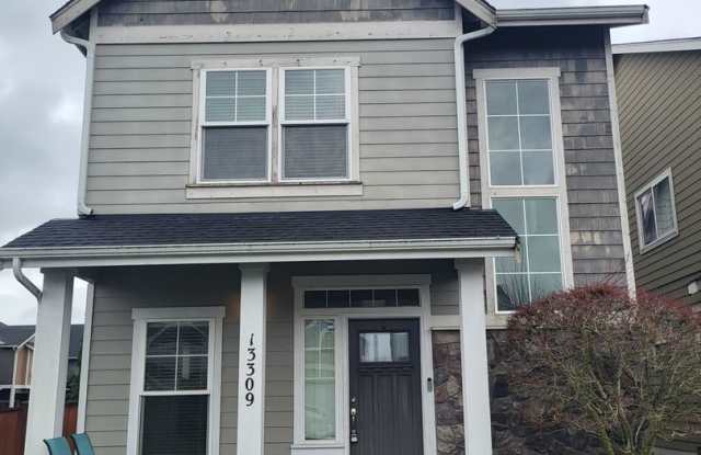 Beautiful 3 Bed 2.5 Bath 3 story home in South Hill Puyallup photos photos