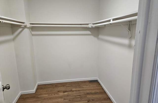 3024 Grey Cliff Way Gallery 4