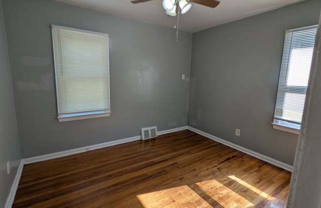 3 bedroom 2 bath garage Detroit/Redford Boarder Gallery 4
