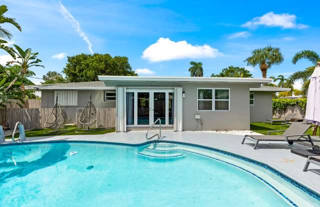 1800 NE 28th Avenue photos photos