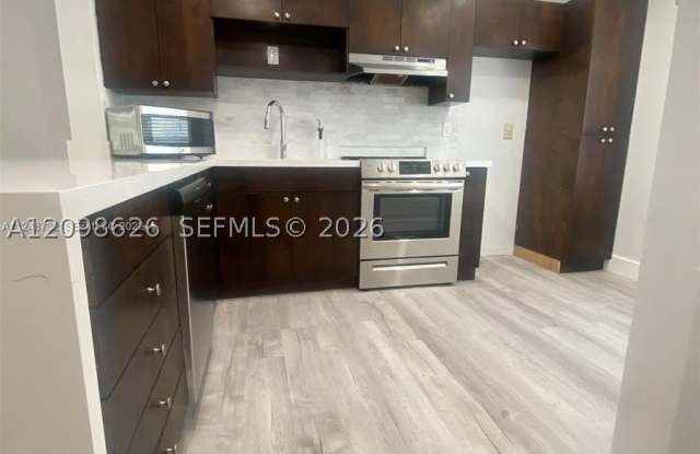 8107 SW 21st Ct Gallery 1
