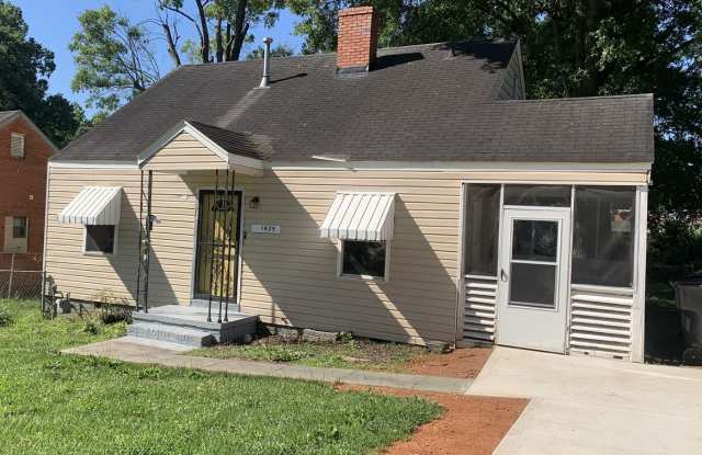 Cozy Two Bedroom Bungalow! photos photos