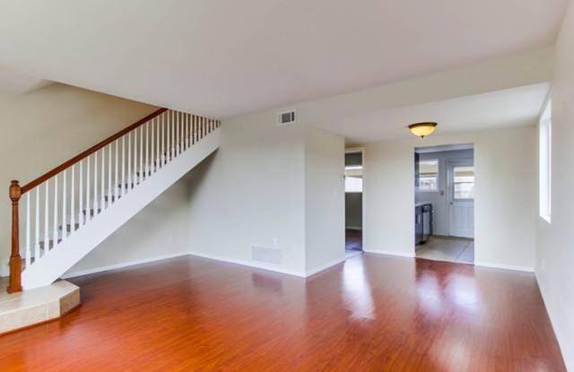 Awesome Townhome w/ 3 bedroom photos photos