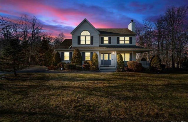 6 Bay Run Lane - 6 Bayrun, Suffolk County, NY 11901