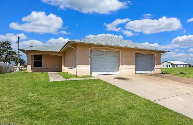 2130 NE 8th Place photos photos