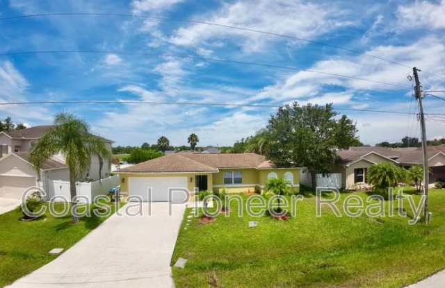 724 Versailles Ln photos photos
