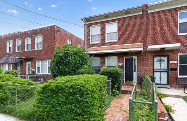 Beautiful 3BR Single-Family Home with Spacious Yard Near Fort Totten Gallery 1