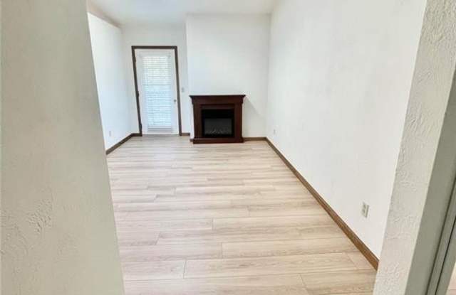 58 PEACHTREE Lane Gallery 3