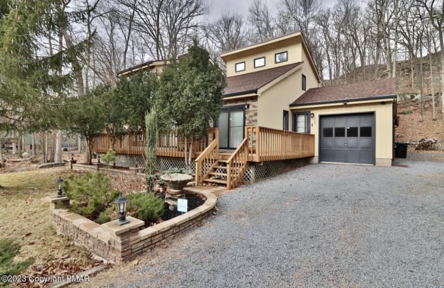 225 Edinburgh Road - 225 Edinburgh Road, Saw Creek, PA 18324