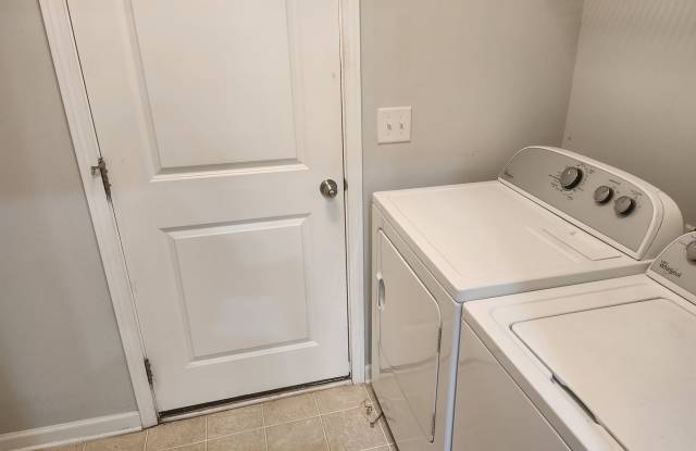 Room in 3 Bedroom Home at Durants Neck Ln photos photos