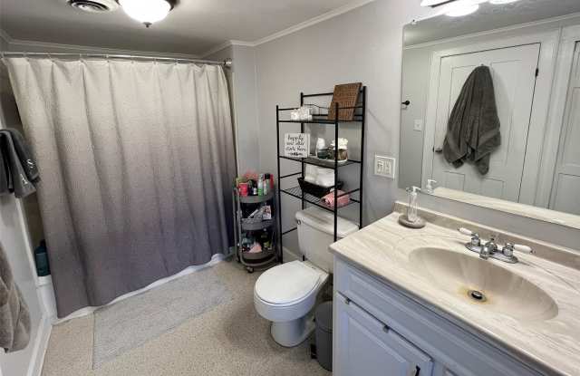 280 Maple Avenue photos photos