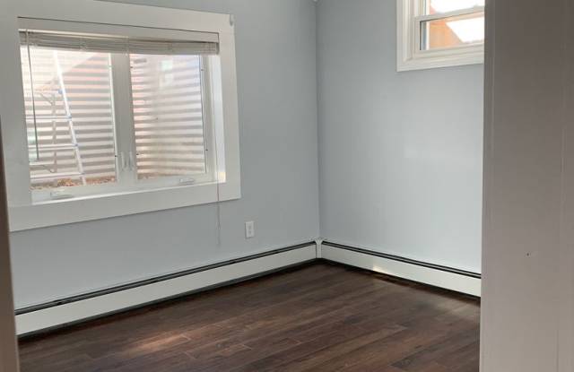 2 Bedroom with bonus room 1.5 Bath Lower-Level Duplex Gallery 4
