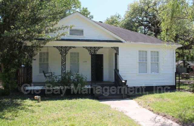 1725 Laurel St photos photos