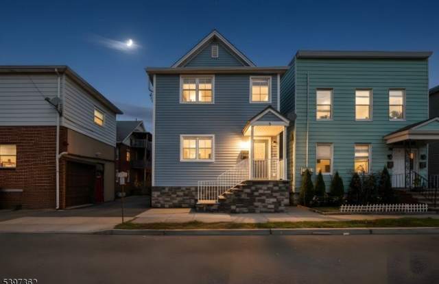 8 Essex St - 8 Essex Street, Essex County, NJ 07110