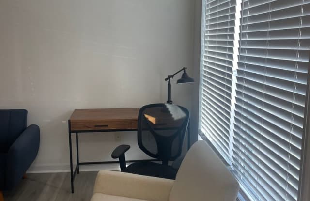 2 BR 2.5 Bath Townhome Gallery 4