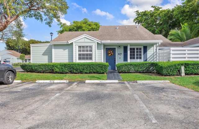 13713 SW 149th Cir Ln - 13713 Southwest 149th Circle Lane, Country Walk, FL 33186