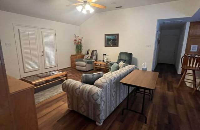 FULLY FURNISHED MID TERM LEASE Gallery 3