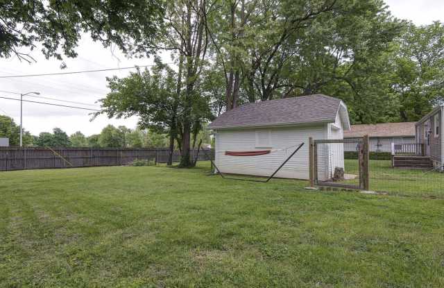 Charming All Brick Bungalow! Springfield MO--Available Now! Gallery 3