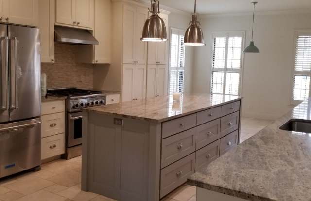 Stunning Home - North Cat Mountain - 4 bed, 2.5 bath, 2 car garage Gallery 3