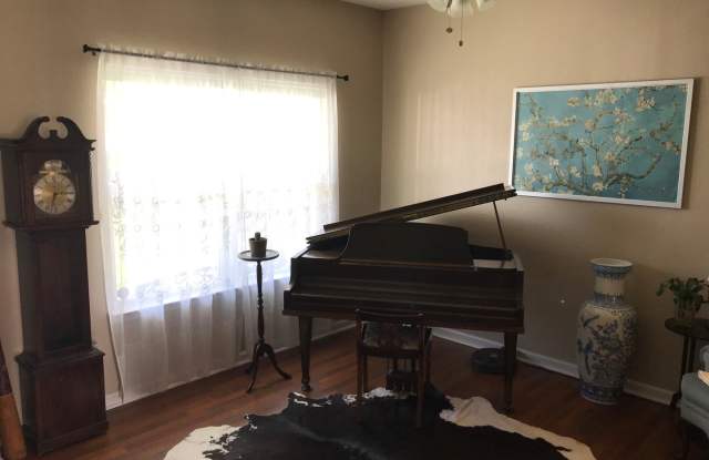 Beautiful 4-Bedroom Home in Chesapeake – Pet Friendly! Gallery 3