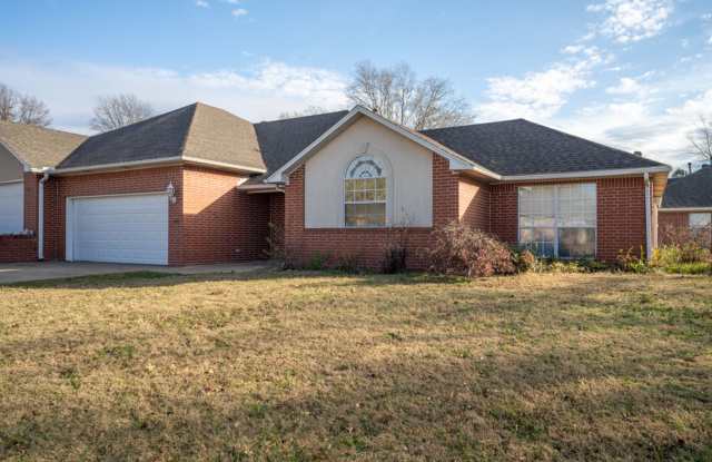 3 bed 2 Bath townhome in a great location - 99 San Jose Drive, Springdale, AR 72764