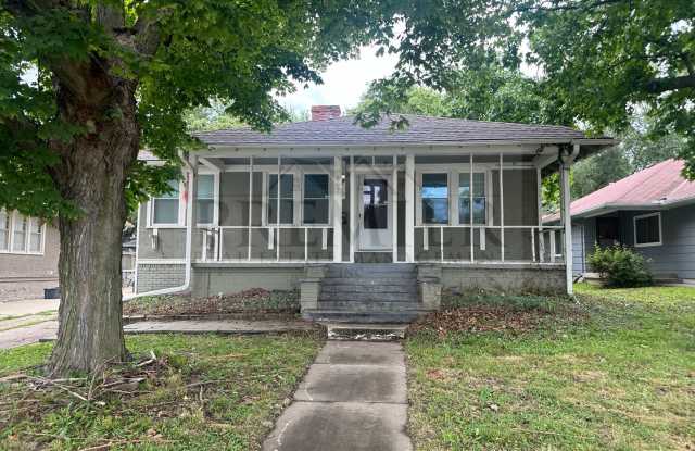 307 SW 15 St, Blue Springs MO 64014/ 2 bedroom/ 2 Full baths house - Rent $1399 photos photos