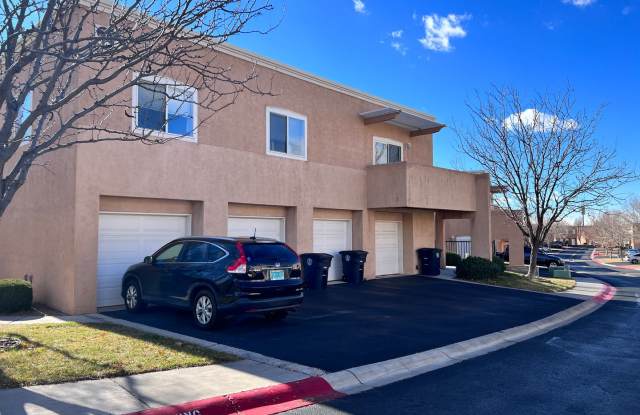 Gated community, 2 Br, 2.5 Ba w/ appliances & 1 car garage Gallery 3