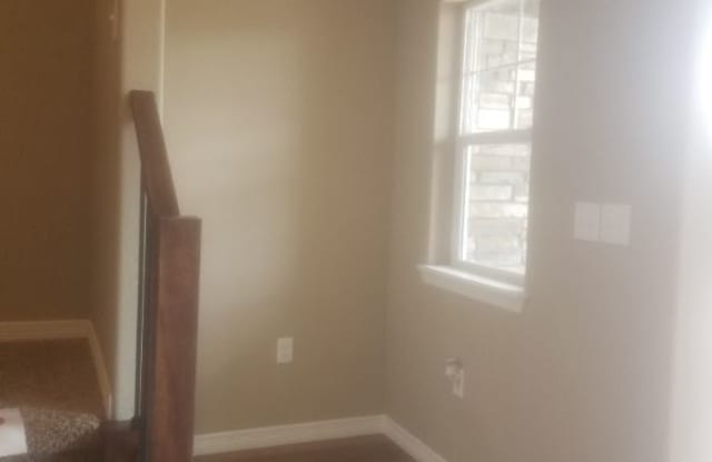 2409 Ridge Top Drive 3 Gallery 4