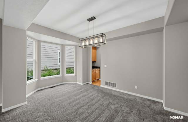Spacious 5BR House in Aurora Gallery 4