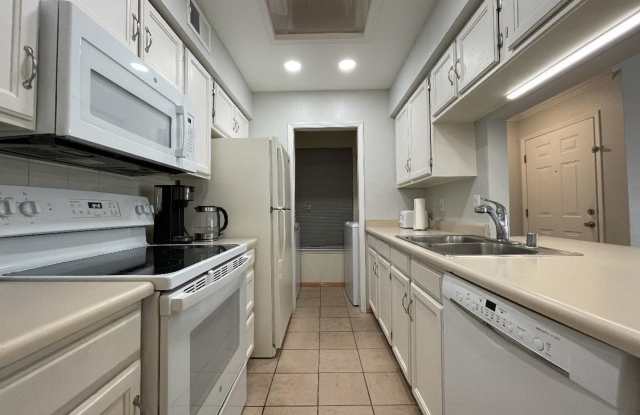 Furnished Oppenheimer Condo; Shorter Lease Options; Unit 212 photos photos