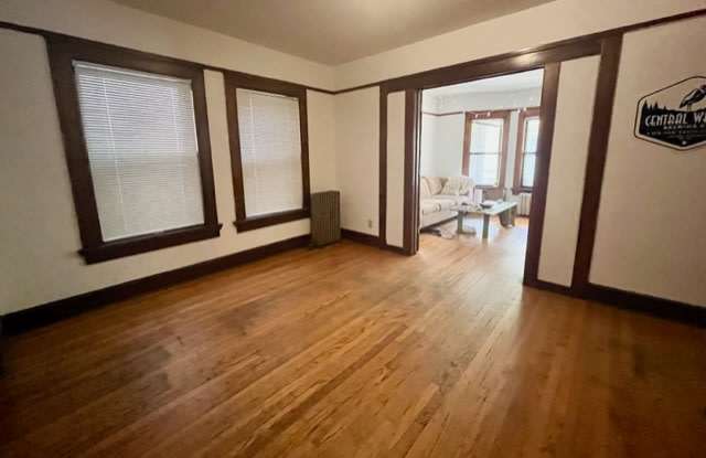 203/205 N. Pickney Street203-1 Gallery 4