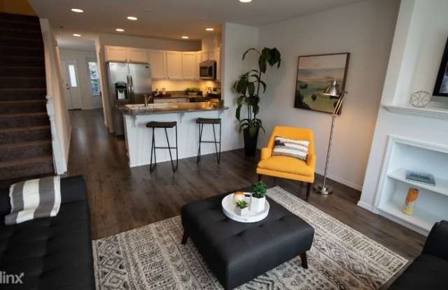 2950 S Proctor St Gallery 3