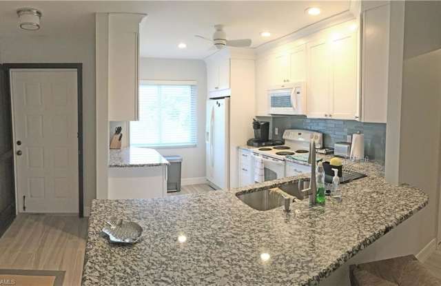3943 SE 11th PL Gallery 2