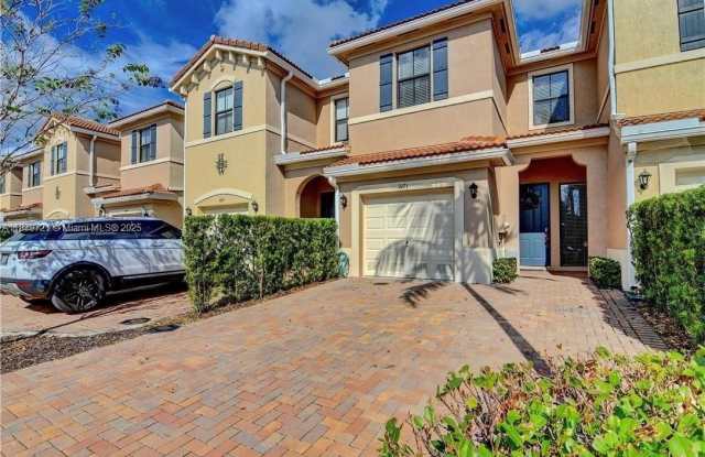 1071 NW 33rd Ct photos photos