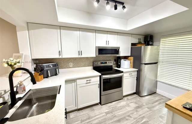 300 Promenade Dr photos photos