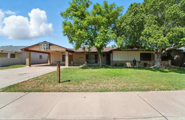 Inviting 3-bedroom, 2-bathroom home in the heart of Phoenix, AZ photos photos