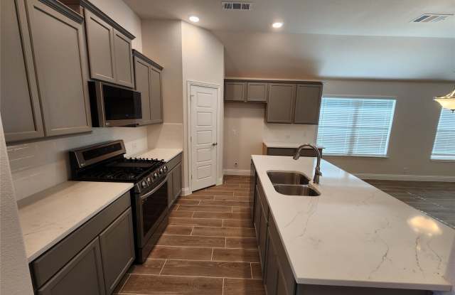 934 S Main Gallery 4