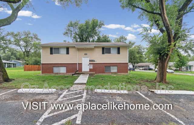 15204 Bellaire Ave, Apt A Gallery 4