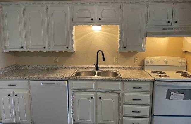 Newly remodeled , spacious, cute and clean with carport right in the heart of Chickasha!! Gallery 3