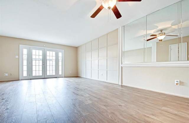 13300 Trail Hollow Drive Gallery 4